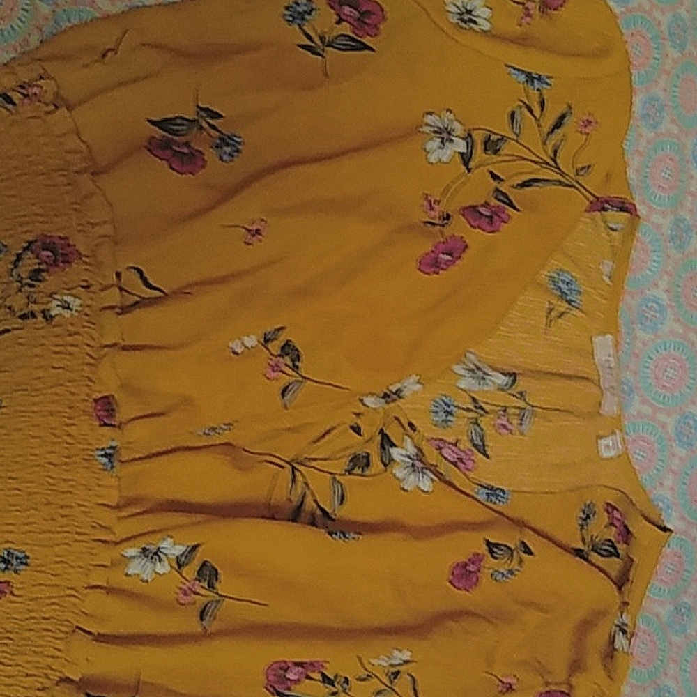 Gold flower top